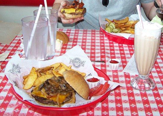 Fuddruckers