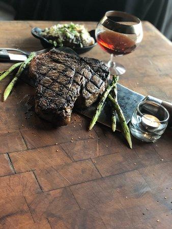 Hamilton's Urban Steakhouse & Bourbon Bar