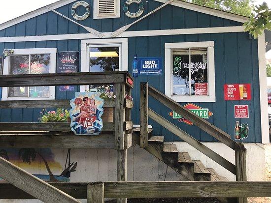Oar House Bar & Grill at Miller's Landing Marina